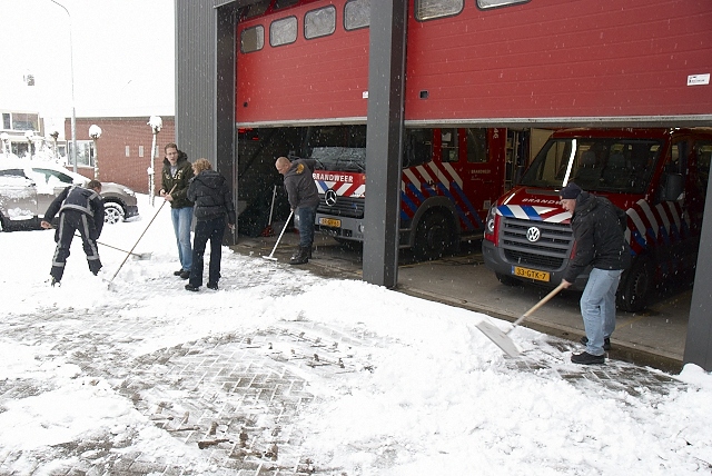 2010/324/GB 20101217 031 Kazerneren ivm sneeuwval.jpg